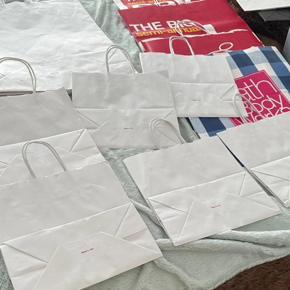 16 Empty Gift Bags: Victoria's Secret and Bath & Body Works. See pics for sizes.